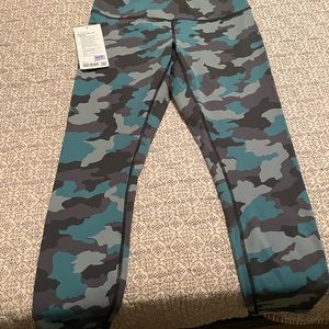Lululemon Wunder under HR camo leggings, 25”. new condition, never worn. Size 10